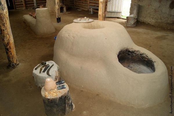 Аркаим. Плавильная печь для бронзы, совмещенная с колодцем. Реконструкция. Автор: haritonoff (http://haritonoff.livejournal.com/)