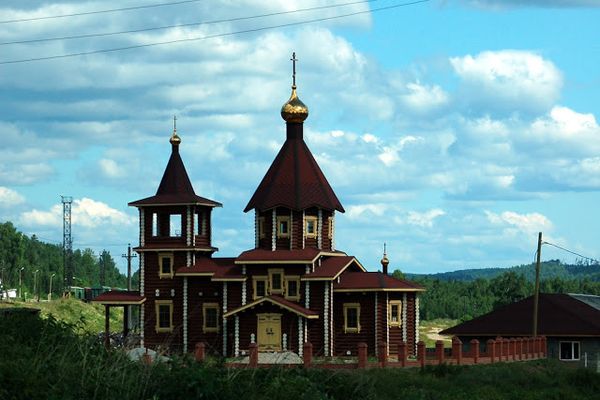 Церковь в поселке Маук. Автор: http://www.u-ned.ru/2016/07/poezdka-vyhodnogo-dnya-verhniy-ufaley.html