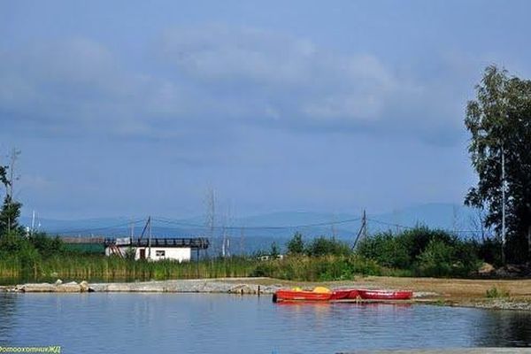 Лодки на берегу озера Увильды. Автор: fotoohotnikrw.