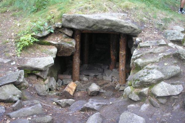 Пещерный комплекс старообрядческого скита на острове Веры озера Тургояк 3