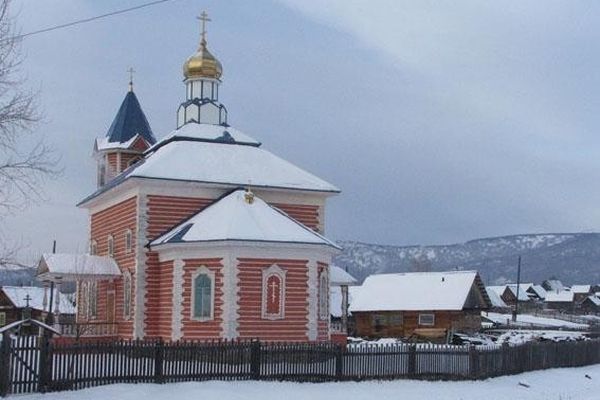 Церковь в поселке Тюлюк. Автор: GSAA (Уфа).