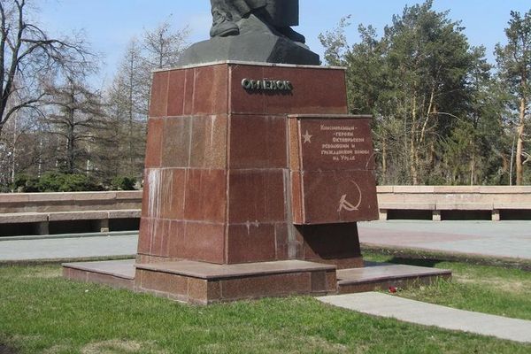 Памятник "Орленок"