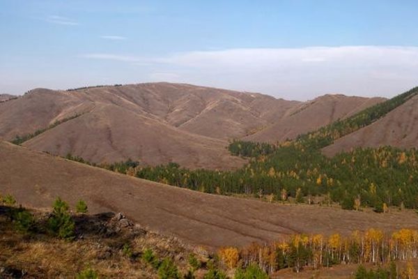 Вид на северо-восточные склоны хребта Нурали. Автор: Константин Минаков.
