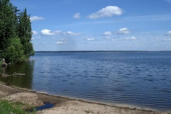 Озеро Синара летом. Автор: Людмила Курлова.