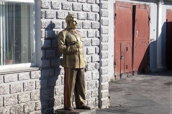 Памятник И. В. Сталину (г. Сатка) Автор: Тимур (http://timurt.livejournal.com/)