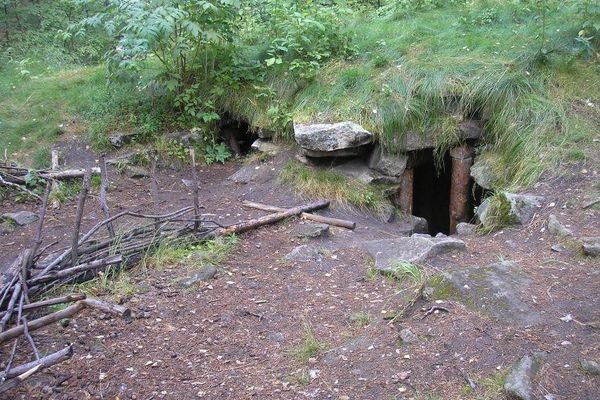 Пещерный комплекс старообрядческого скита на острове Веры озера Тургояк 0