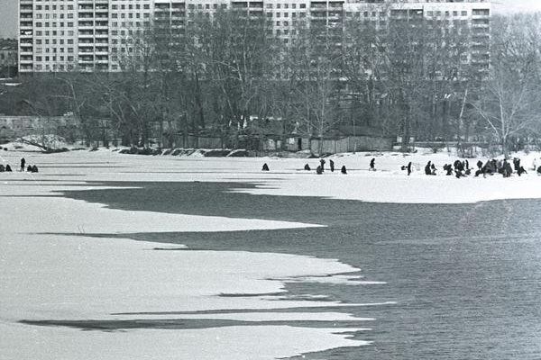 Лед тронулся! Река Миасс. 1980-е годы.