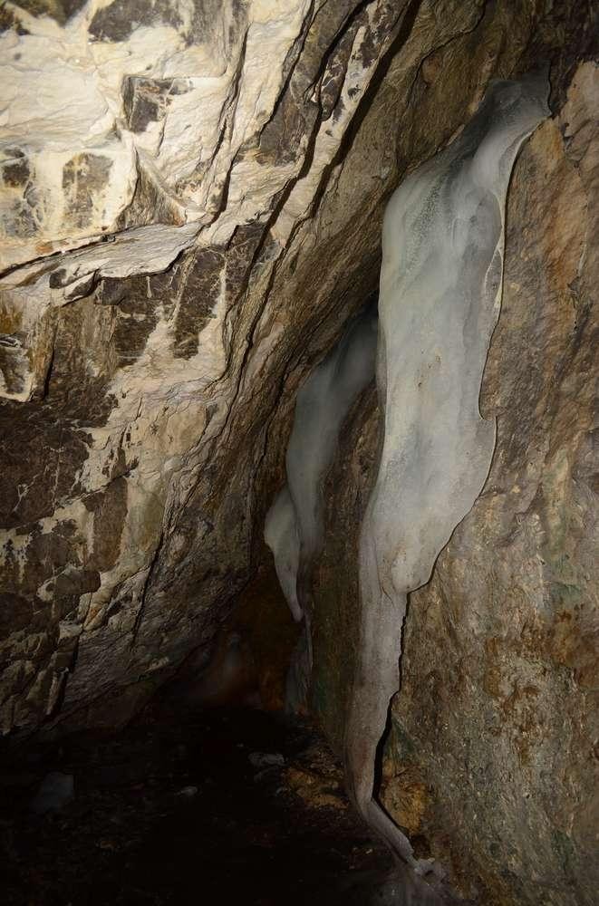 Лед пещера кургазак