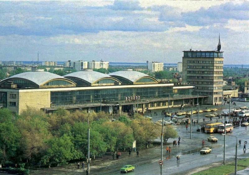 Челябинск. Железнодорожный вокзал. Фото В. Иванова, 1984 год.