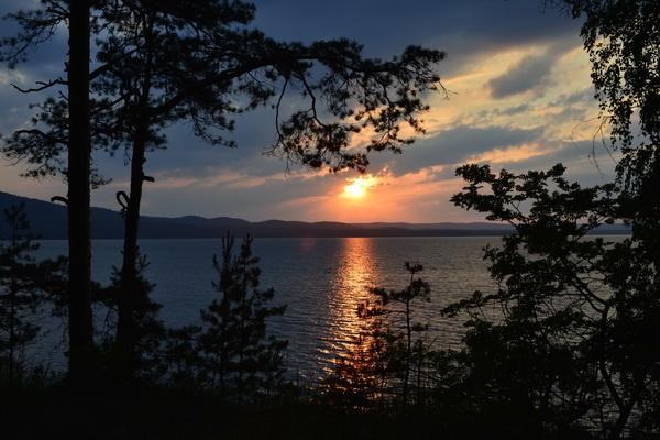Озеро Иткуль и Шайтан-Камень