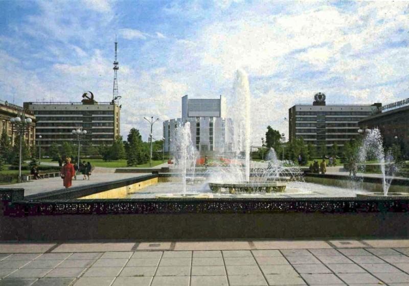 Челябинск. Сквер на площади Революции. Фото В. Иванова, 1984 год.